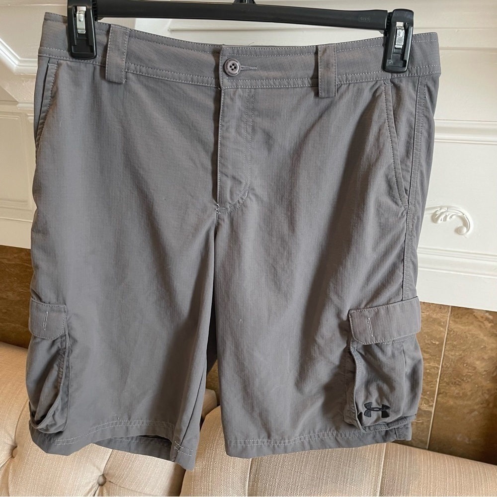 Ac:  Under Amour Shorts Boy’s Size XL Cargo Nylon Gray Shorts